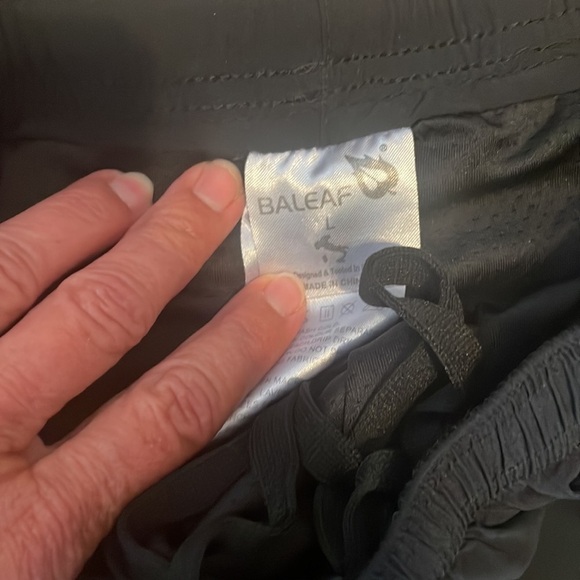 BALEAF Athletic shorts Black Men size large with pockets and in back running - Picture 3 of 4